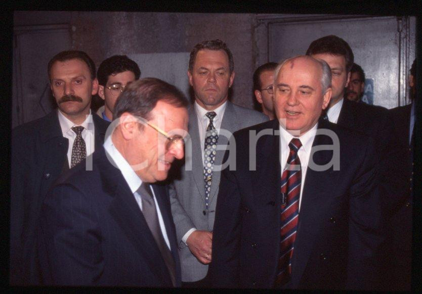 Fotografia d epoca originale 35mm vintage slide 1996 MILANO Teatro PARENTI Michail GORBACHEV  FORMENTINI 2 1