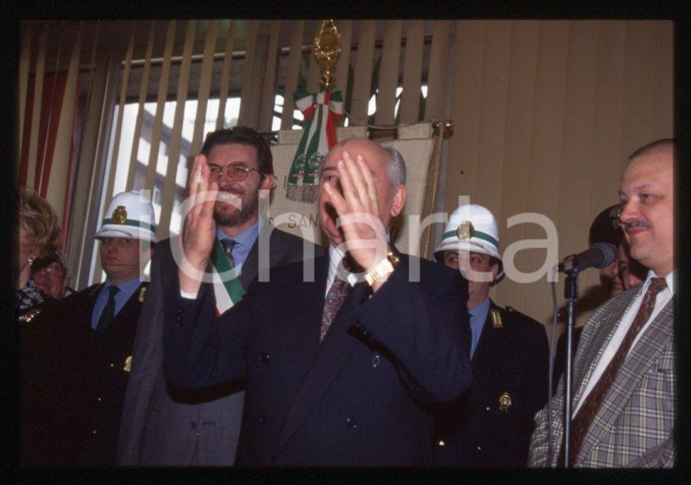 Fotografia d epoca originale 35mm vintage slide 1995 SESTO SAN GIOVANNI  Michail GORBACHEV Filippo PENATI 7 1