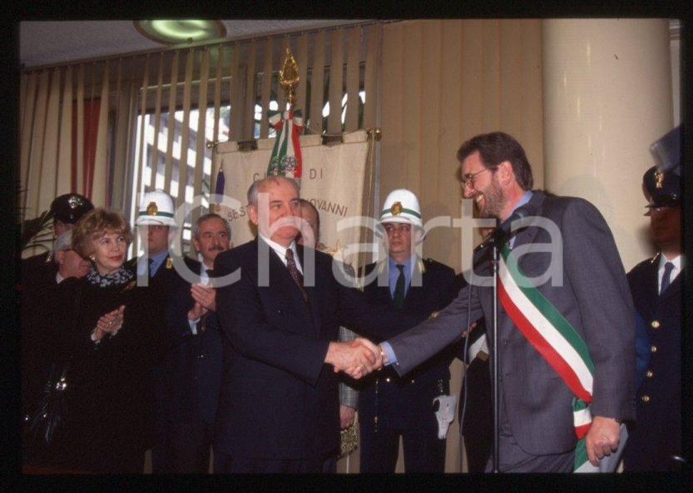 Fotografia d epoca originale 35mm vintage slide 1995 SESTO SAN GIOVANNI  Michail GORBACHEV Filippo PENATI 6 1
