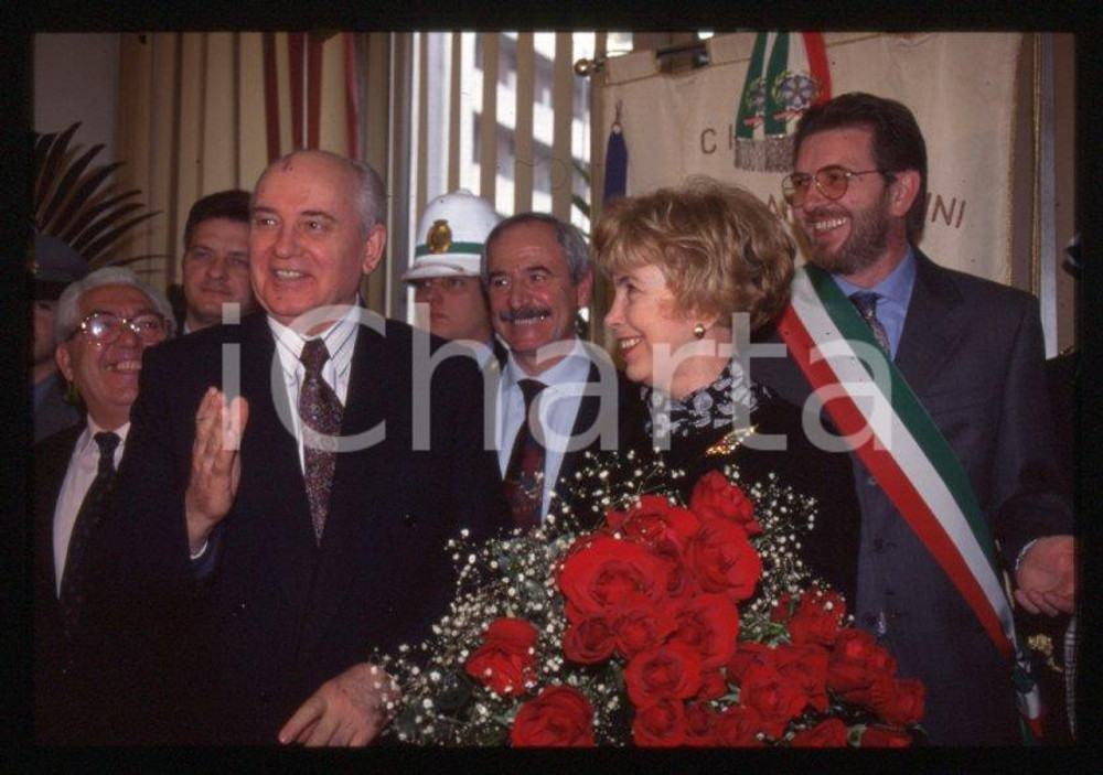 Fotografia d epoca originale 35mm vintage slide 1995 SESTO SAN GIOVANNI Michail GORBACHEV Filippo PENATI 13 1