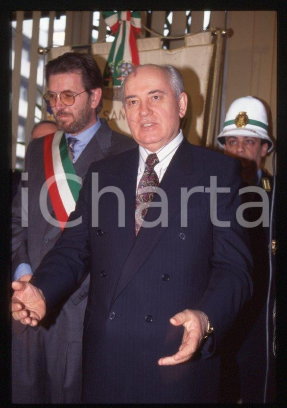 Fotografia d epoca originale 35mm vintage slide 1995 SESTO SAN GIOVANNI Michail GORBACHEV Filippo PENATI 17 1