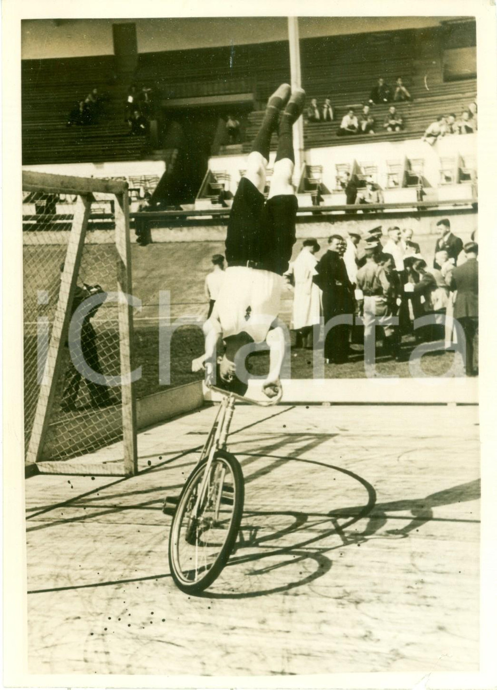 Fotografia d epoca originale 1939 KOLN DE Acrobazie in bicicletta campionato ciclistico HITLERJUGEND Foto 1
