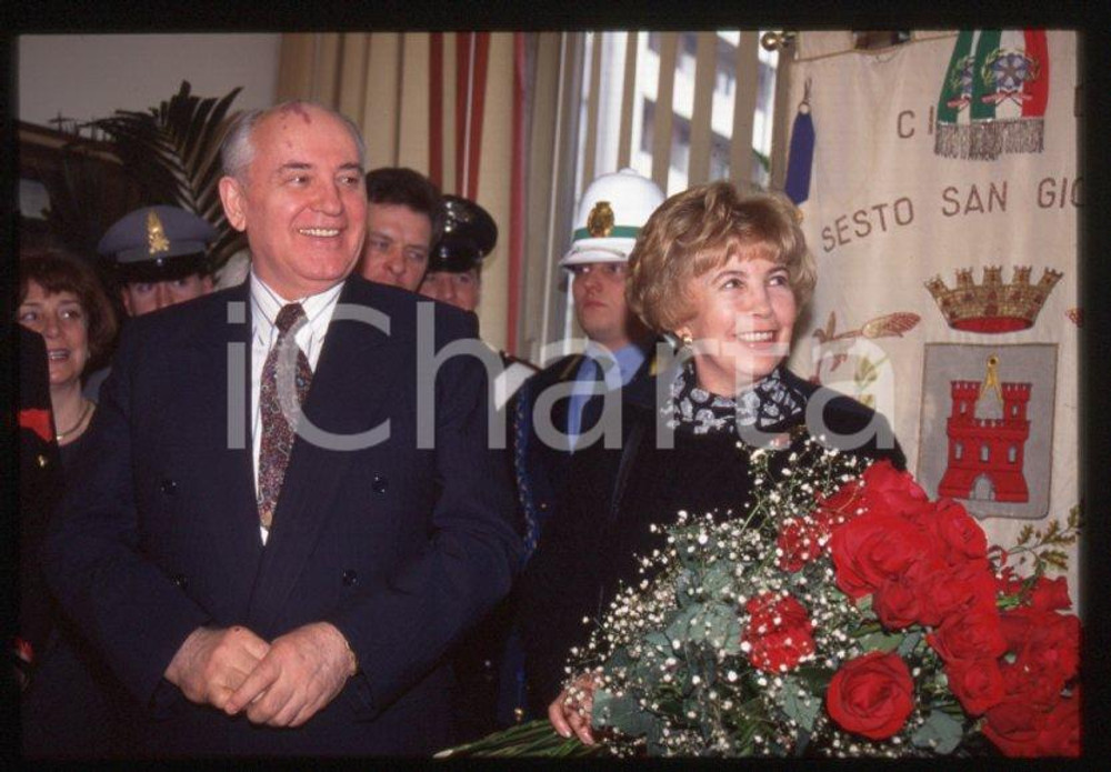 Fotografia d epoca originale 35mm vintage slide 1995 SESTO SAN GIOVANNI Michail GORBACHEV Raissa 6 1