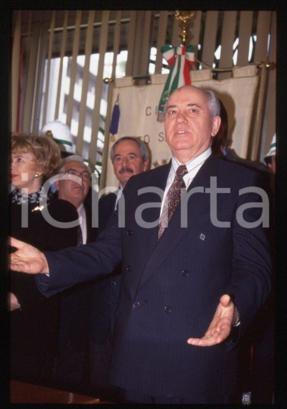 Fotografia d epoca originale 35mm vintage slide 1995 SESTO SAN GIOVANNI Michail GORBACHEV Raissa 3 1