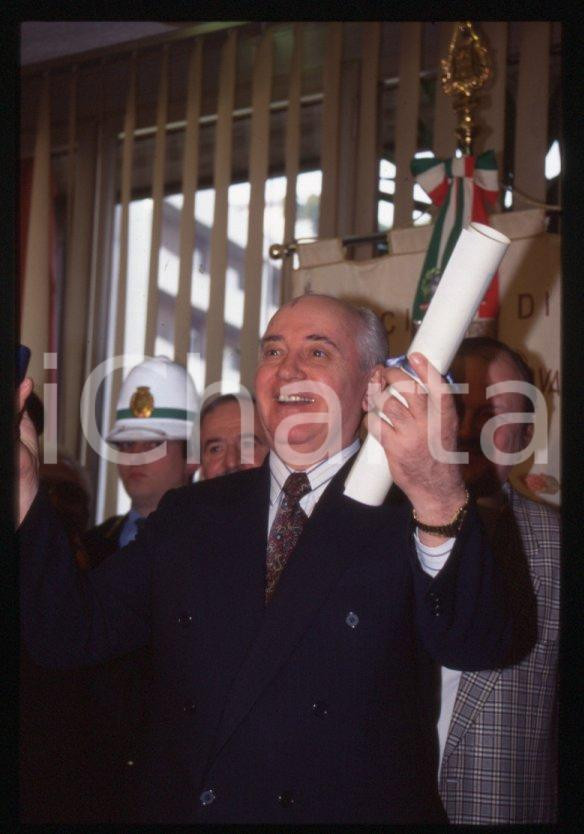 Fotografia d epoca originale 35mm vintage slide 1995 SESTO SAN GIOVANNI  Visita Michail GORBACHEV 1 1