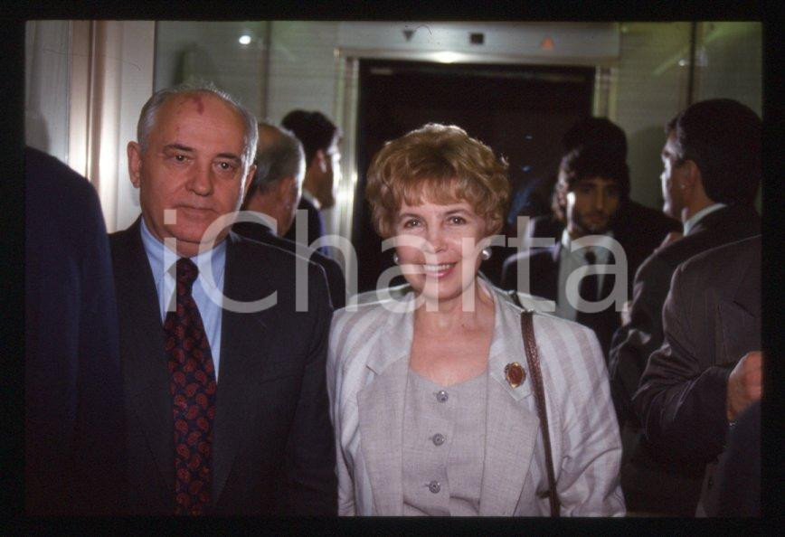 Fotografia d epoca originale 35mm vintage slide 1993 MILANO Michail GORBACHEV e Raissa a un evento 1 1