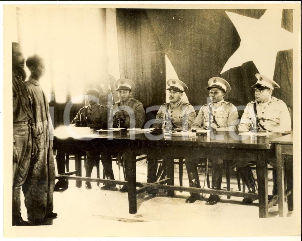 Fotografia d epoca originale 1940 ca HAVANA / CAMP COLUMBIA CUBA Soldiers held in revolt trial Photo 1