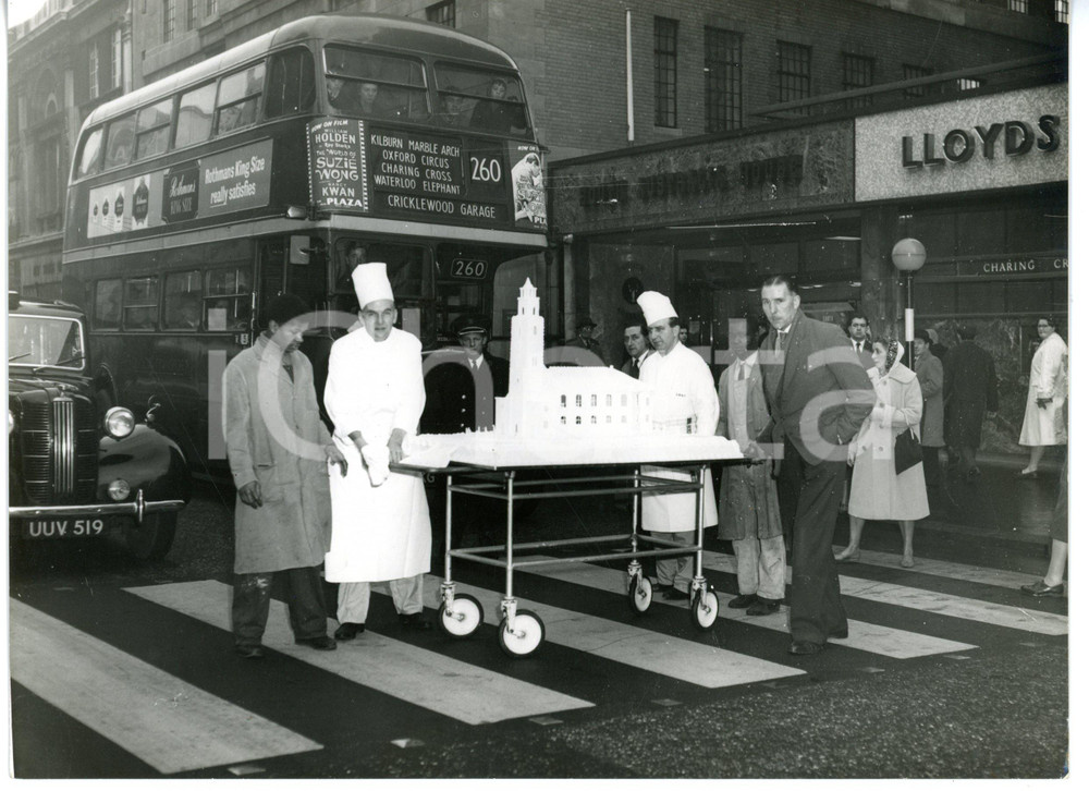 1960 LONDON Cake made by Cyril HOWARD SMITH for CHARING CROSS HOSPITAL *Foto