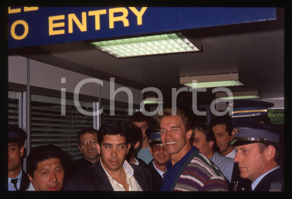 35mm vintage slide* 1991 NIZZA Arnold SCHWARZENEGGER paparazzato in aeroporto 4
