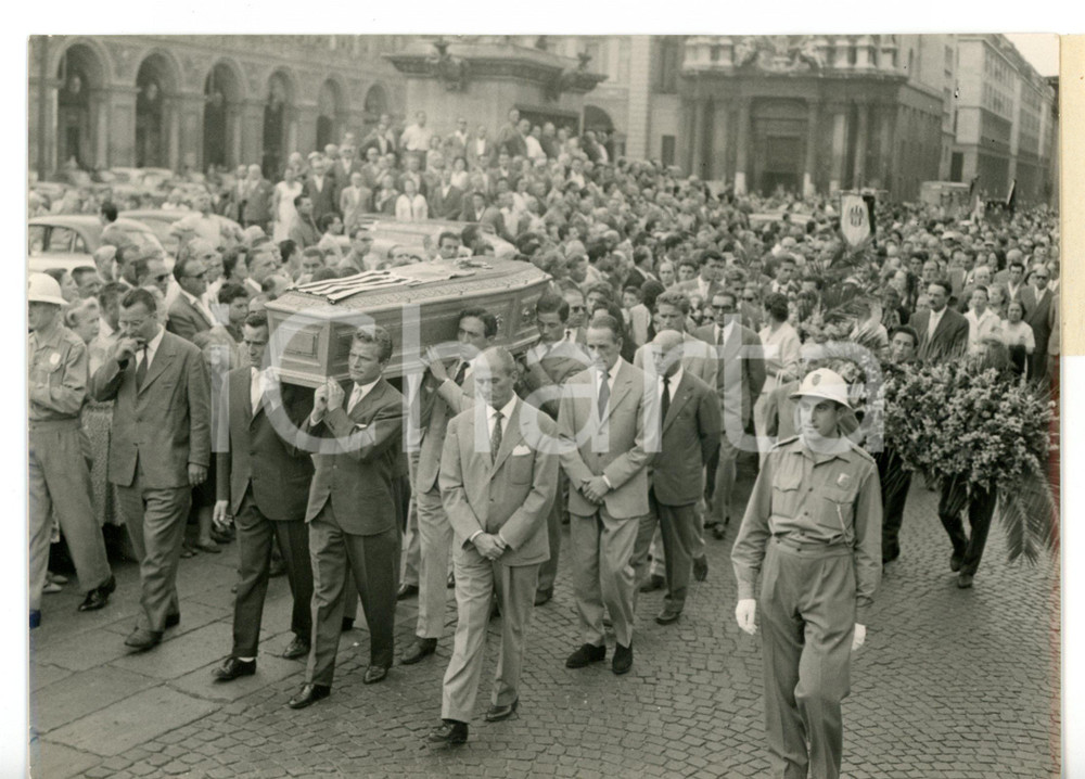1956 TORINO Piazza San Carlo - Funerali Gianpiero COMBI dirigente JUVENTUS (3)