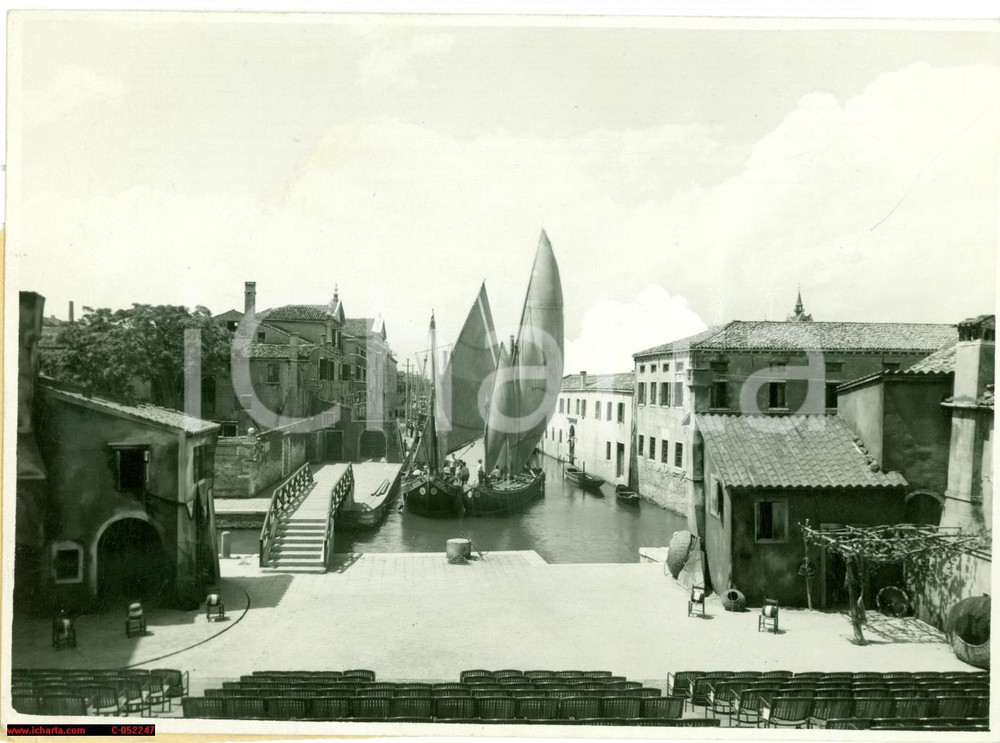 Fotografia d'epoca originale 1937 VENEZIA Scenografia Baruffe Chiozzotte S. COSMO 1