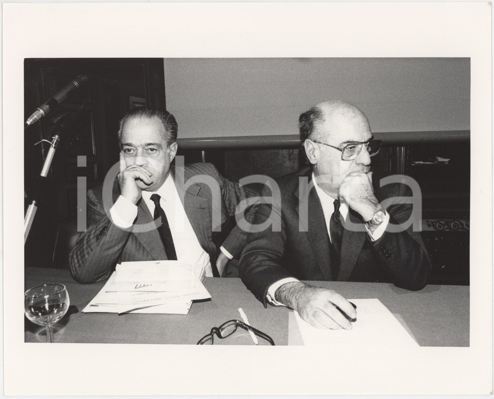 Fotografia d epoca originale 1985 ca MILANO  PRI Giorgio COVI Oscar MAMMÃŒ Foto 25x20 cm 1 1