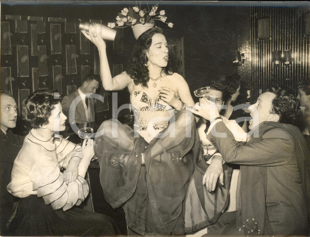 1954 MUNICH Dancer Dawlath SOLIMAN hostess in an Oriental show *Photo 20x15