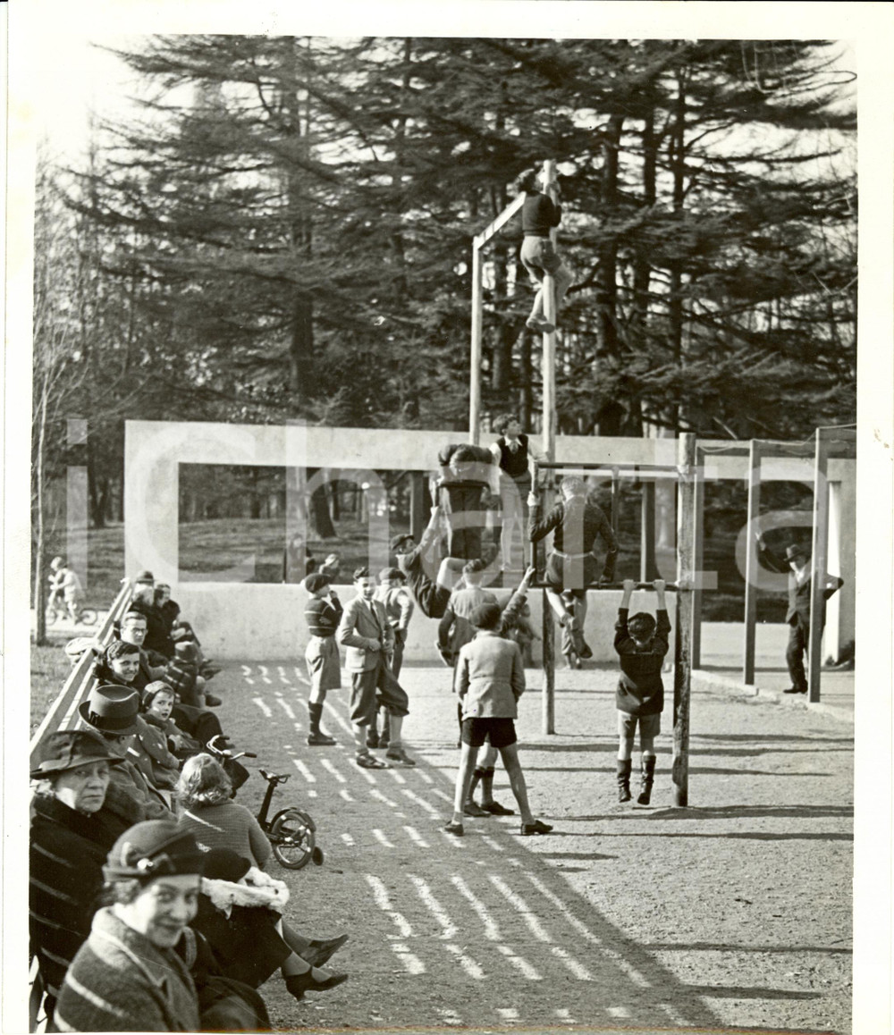 Fotografia d epoca originale 1938 MILANO Parco SEMPIONE Bambini e ragazzi durante giochi ginnici Fotografia 1