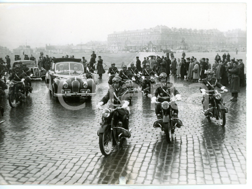 1953 VERSAILLES Corteo con auto presidenziale di René COTY diretto all'Eliseo