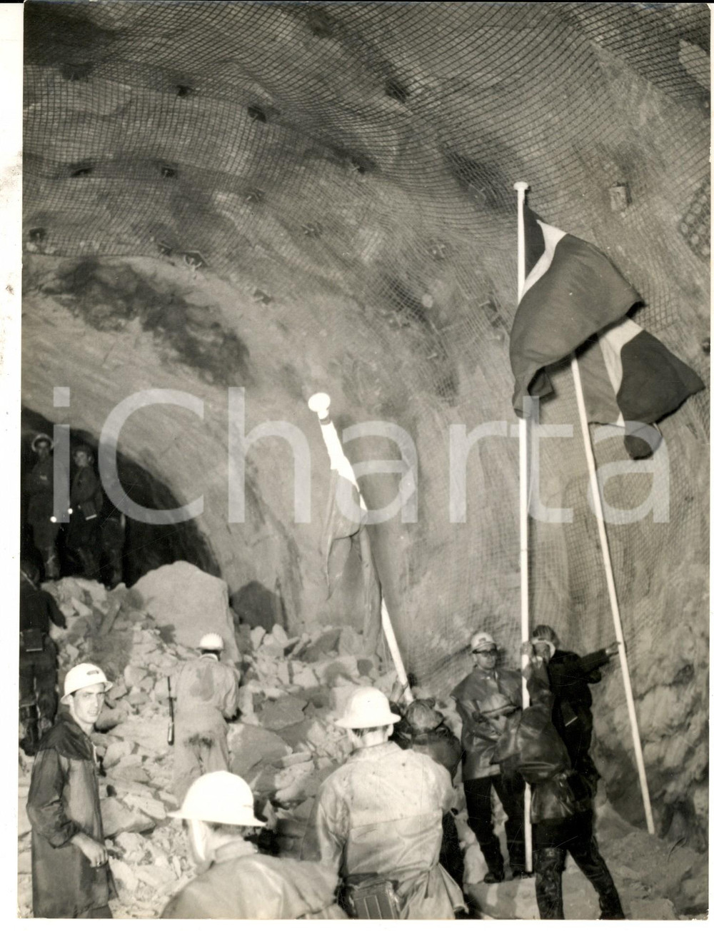 Fotografia d epoca originale 1962 Traforo MONTE BIANCO Abbattimento dell ultimo diaframma Foto 18x24 cm 1