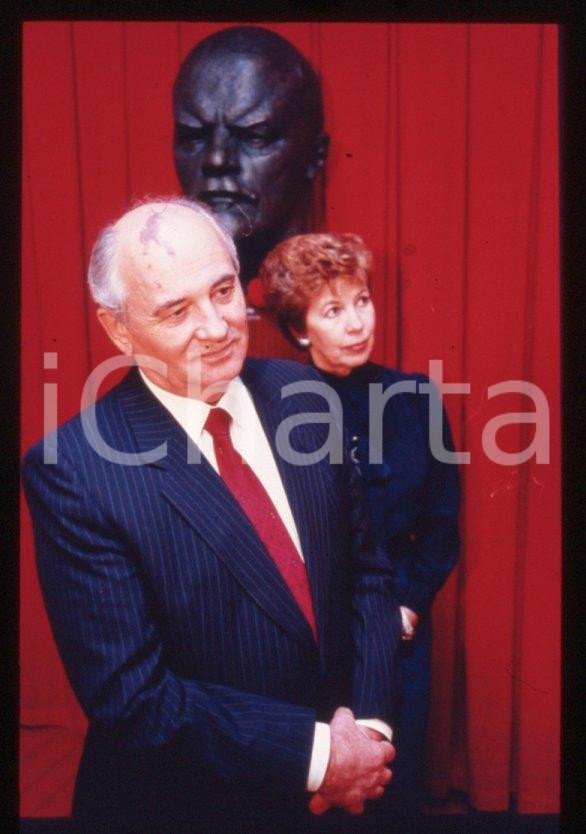 Fotografia d epoca originale 35mm vintage slide 1990 HELSINKI Summit  Michail GORBACHEV al Museo Lenin 2 1