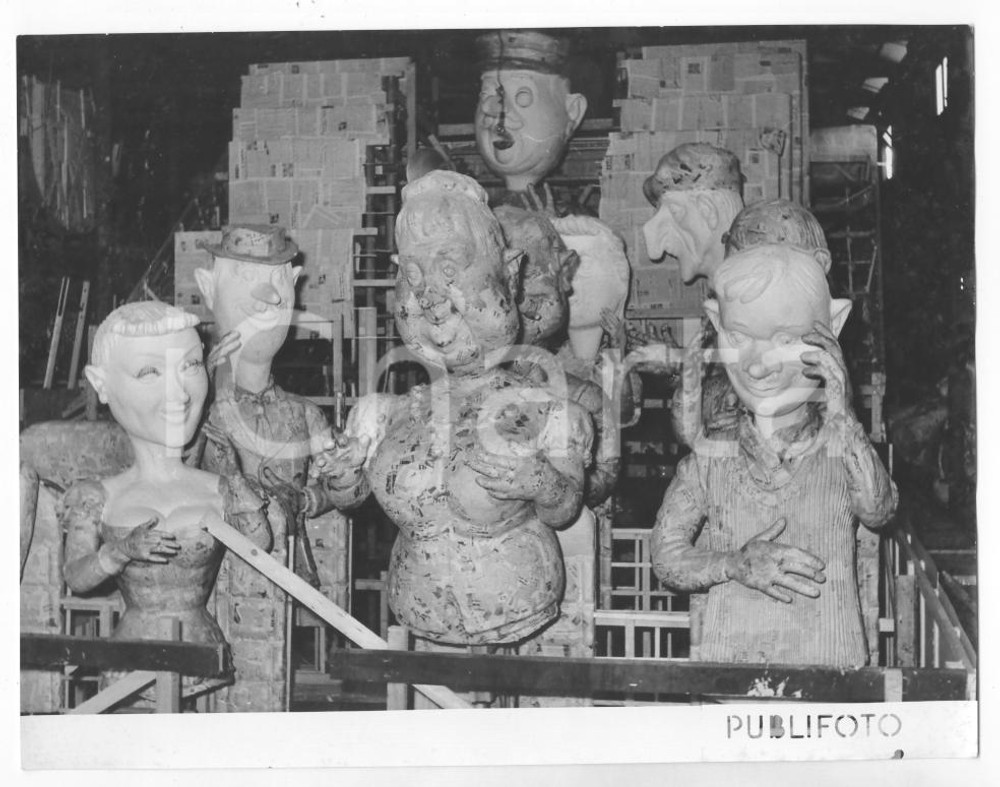 1955 CARNEVALE VIAREGGIO Preparazione carro allegorico "Gita turistica" *Foto 
