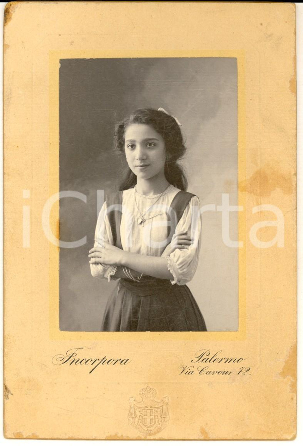1910 ca PALERMO Ritratto di adolescente con il crocifisso - Foto INCORPORA 10x14