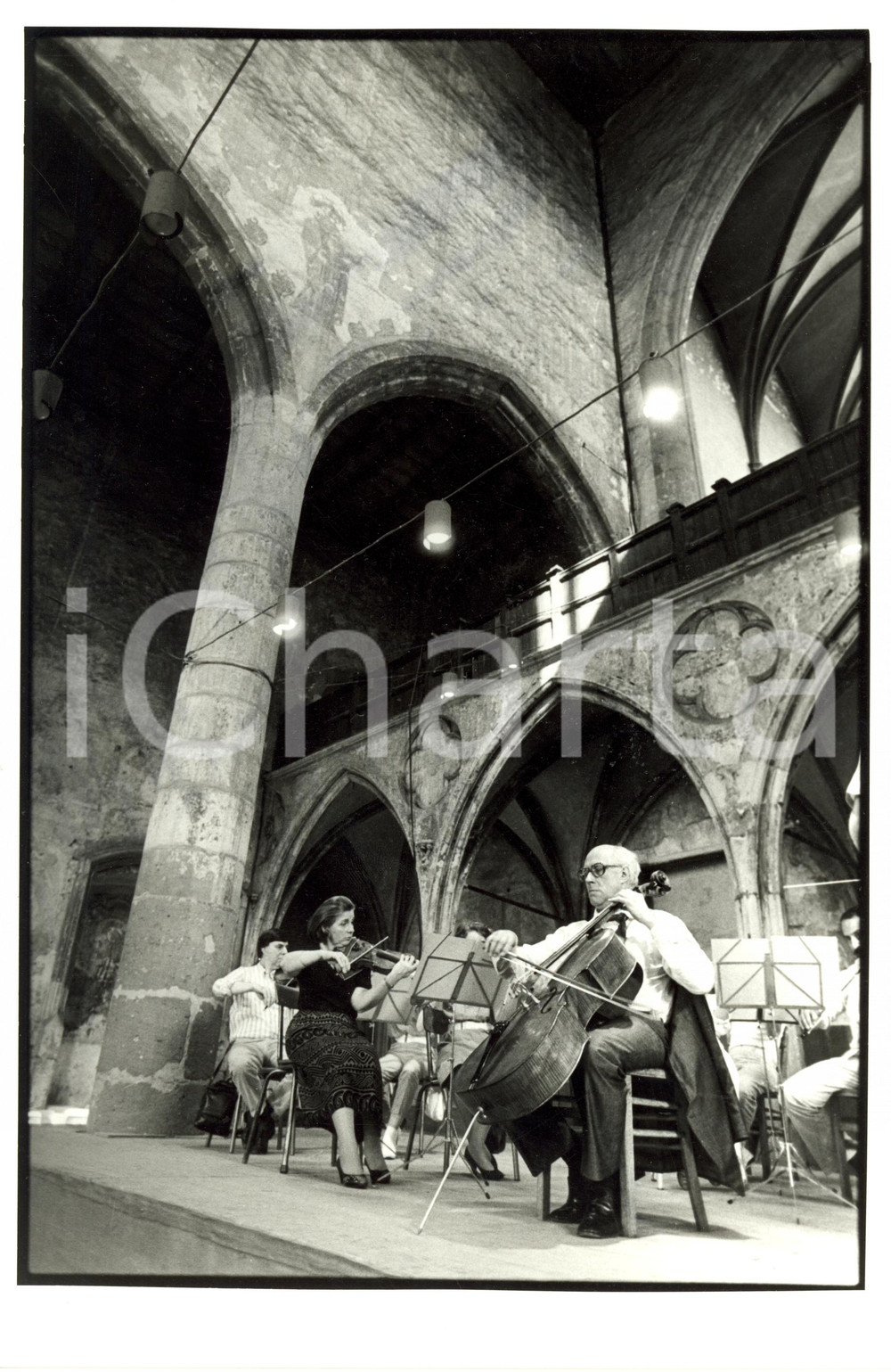 Fotografia d epoca originale 1985 GUEBWILLER F Mstislav ROSTROPOVITCH e Orchestra PAUL KUENTZ prove Foto 1