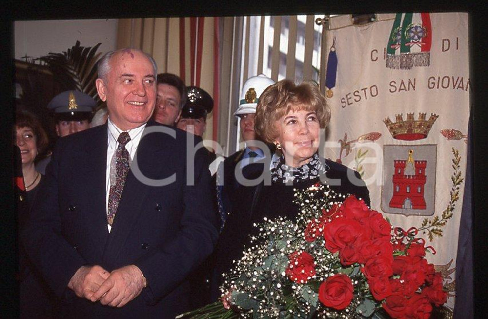 Fotografia d epoca originale 35mm vintage slide 1995 SESTO SAN GIOVANNI Michail GORBACHEV Raissa 13 1