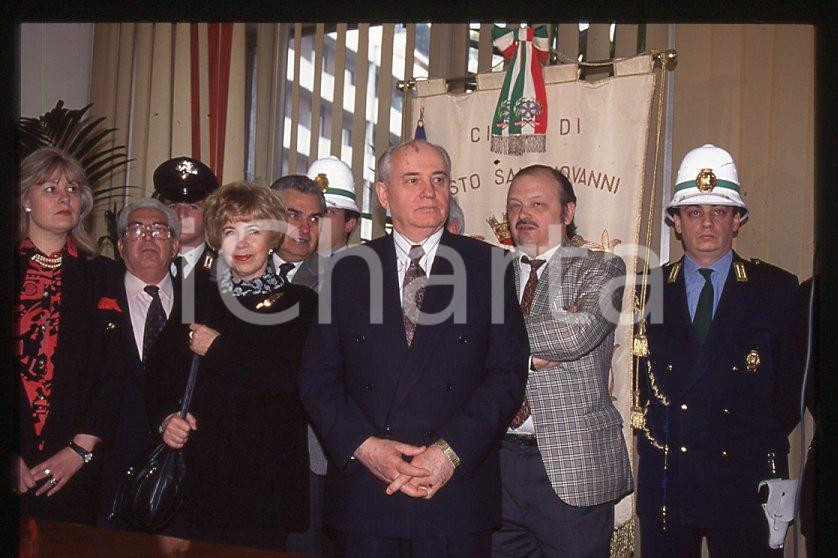 Fotografia d epoca originale 35mm vintage slide 1995 SESTO SAN GIOVANNI Michail GORBACHEV Raissa 16 1
