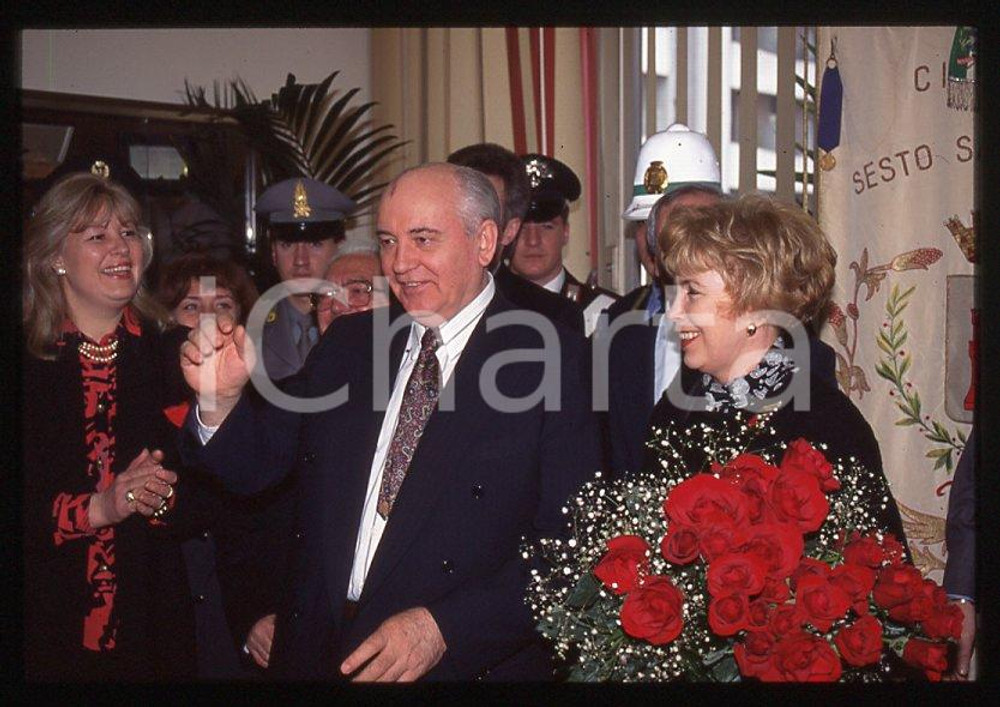 Fotografia d epoca originale 35mm vintage slide 1995 SESTO SAN GIOVANNI Michail GORBACHEV Raissa 19 1