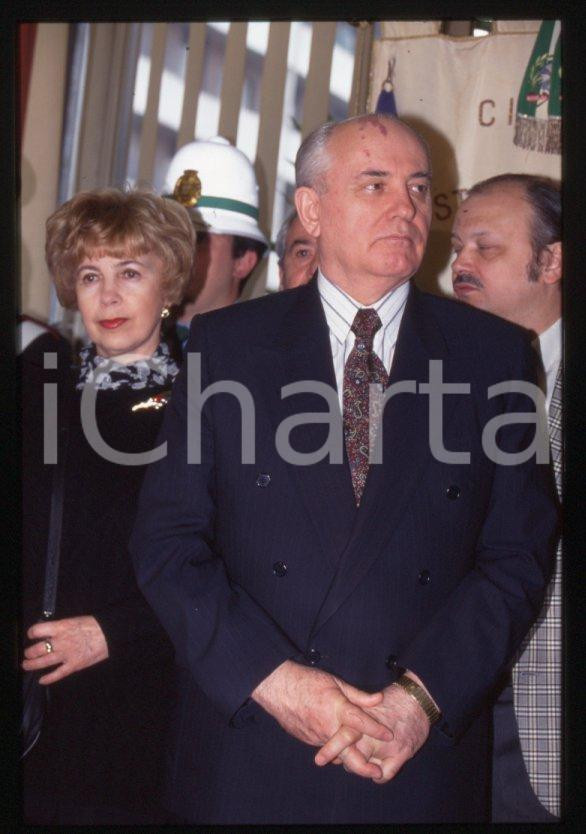 Fotografia d epoca originale 35mm vintage slide 1995 SESTO SAN GIOVANNI Michail GORBACHEV Raissa 24 1