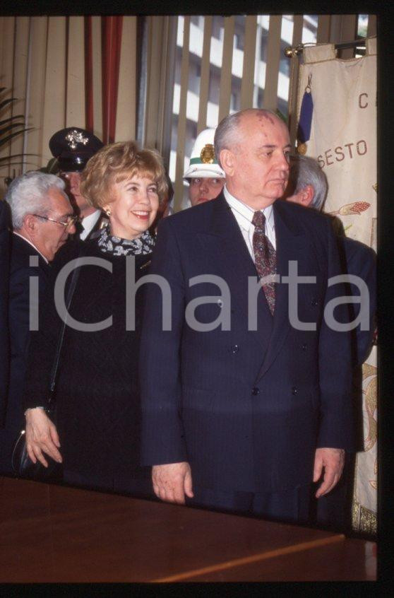 Fotografia d epoca originale 35mm vintage slide 1995 SESTO SAN GIOVANNI Michail GORBACHEV Raissa 25 1
