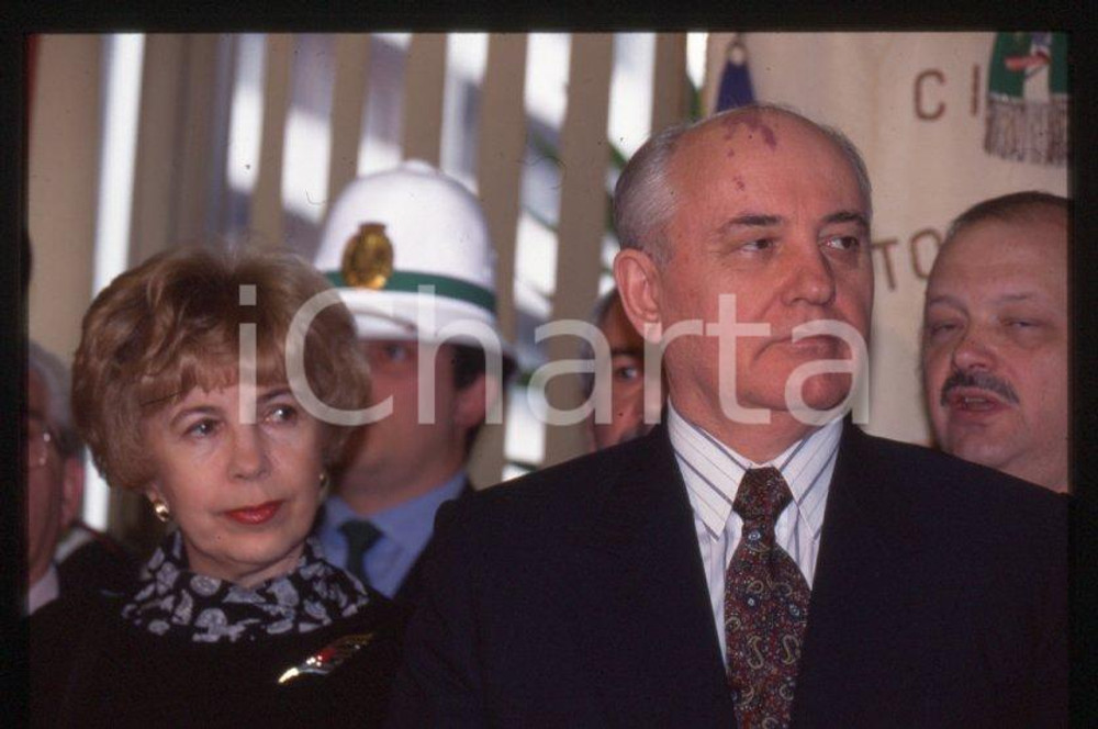 Fotografia d epoca originale 35mm vintage slide 1995 SESTO SAN GIOVANNI Michail GORBACHEV Raissa 26 1
