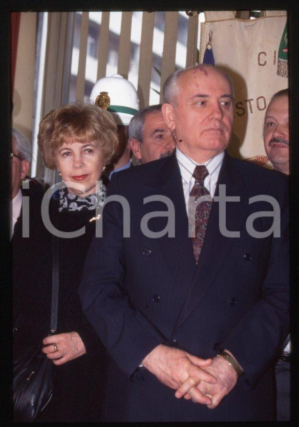 Fotografia d epoca originale 35mm vintage slide 1995 SESTO SAN GIOVANNI Michail GORBACHEV Raissa 27 1