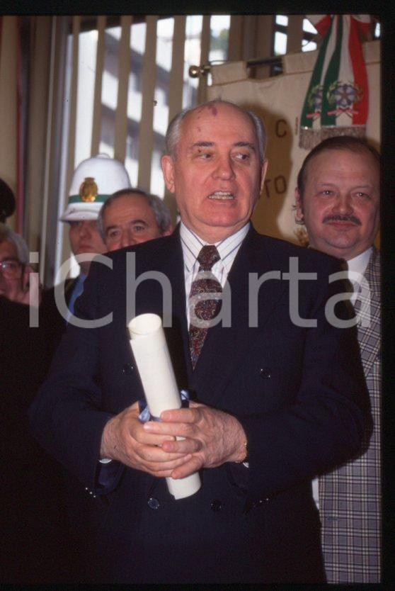 Fotografia d epoca originale 35mm vintage slide 1995 SESTO SAN GIOVANNI  Visita Michail GORBACHEV 2 1