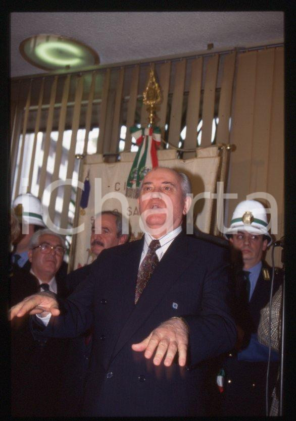 Fotografia d epoca originale 35mm vintage slide 1995 SESTO SAN GIOVANNI  Visita Michail GORBACHEV 7 1