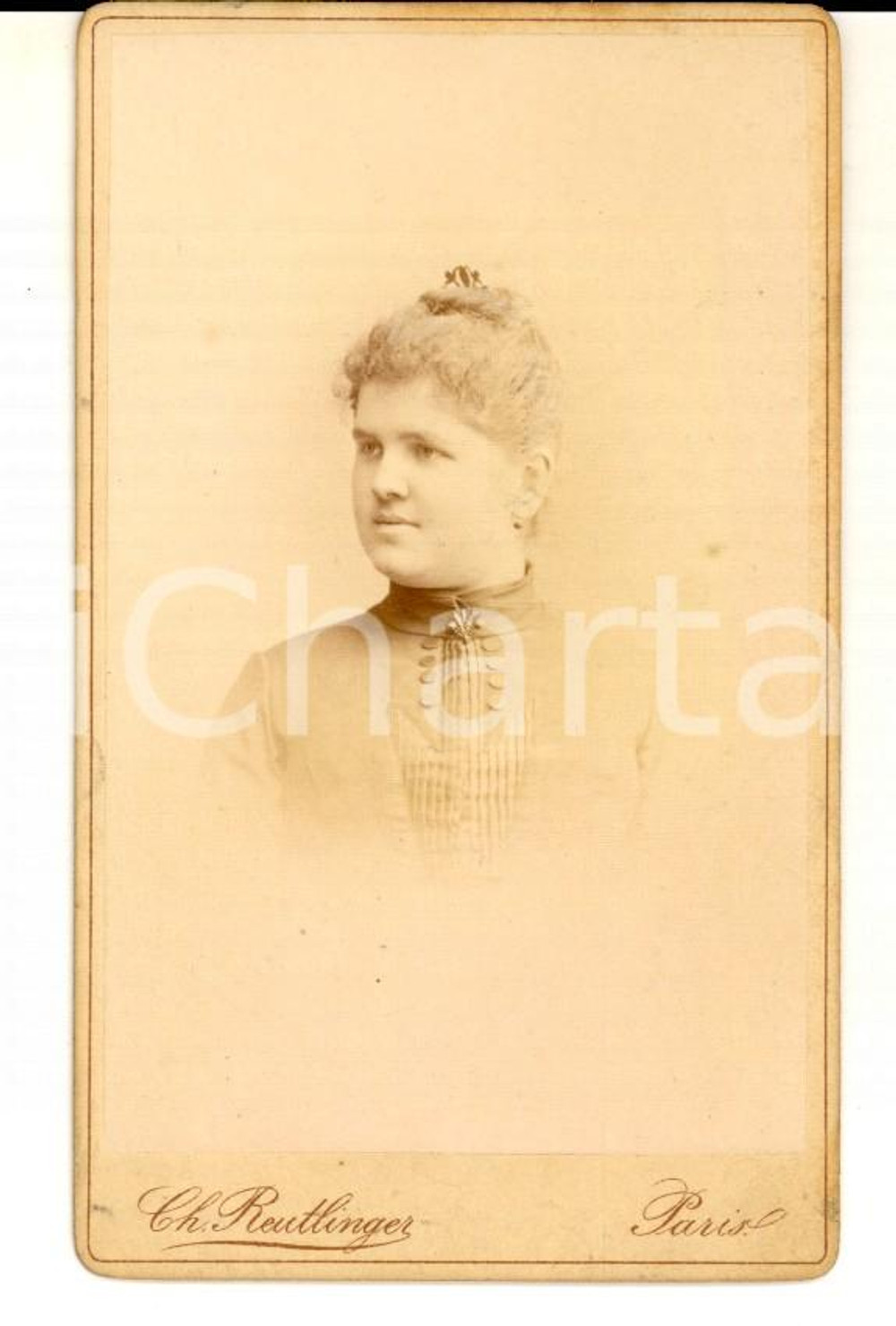 Fotografia d epoca originale 1880 ca PARIS F Ritratto di donna in abito con bottoni Foto REUTLINGER CDV 1