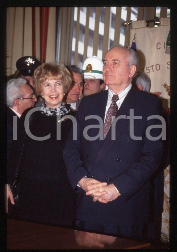 Fotografia d epoca originale 35mm vintage slide 1995 SESTO SAN GIOVANNI Michail GORBACHEV Raissa 30 1