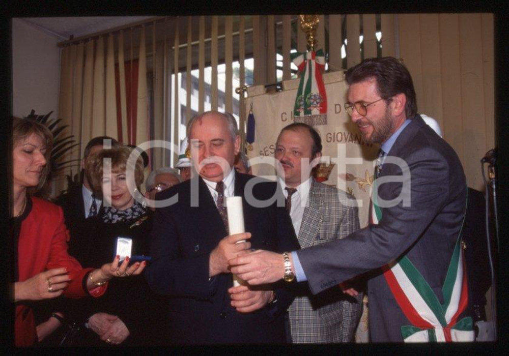 Fotografia d epoca originale 35mm vintage slide 1995 SESTO SAN GIOVANNI Michail GORBACHEV Filippo PENATI 20 1