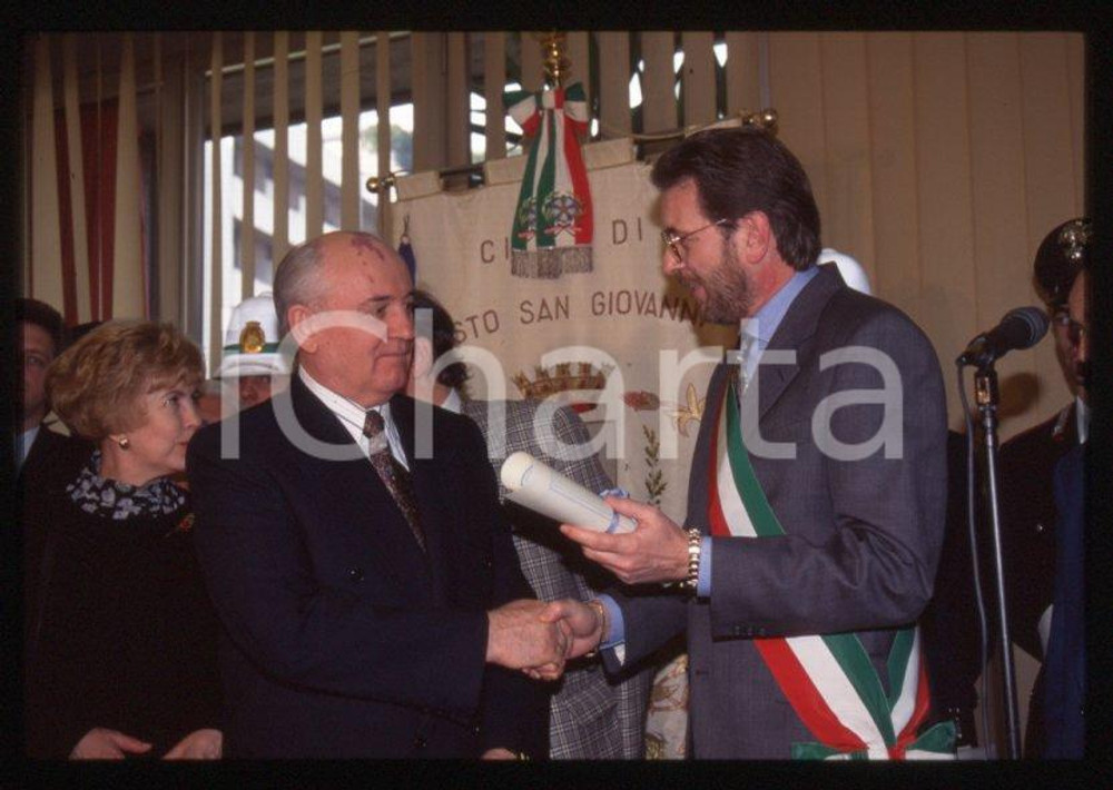 Fotografia d epoca originale 35mm vintage slide 1995 SESTO SAN GIOVANNI Michail GORBACHEV Filippo PENATI 21 1