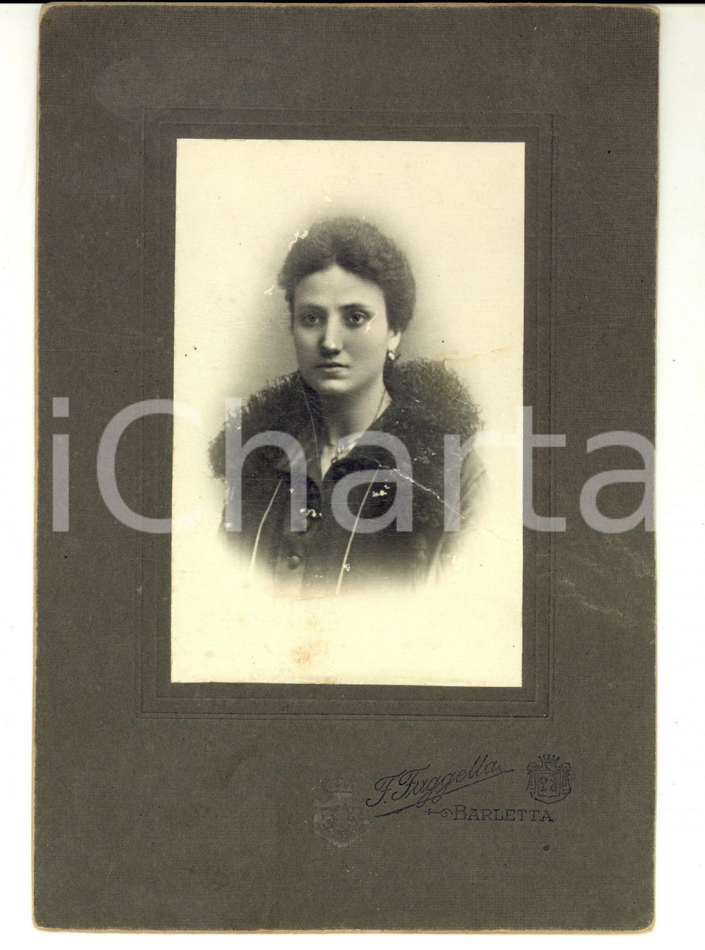 Fotografia d epoca originale 1920 ca BARLETTA Donna con collo in pelliccia Foto FAGGELLA DANNEGGIATA 1