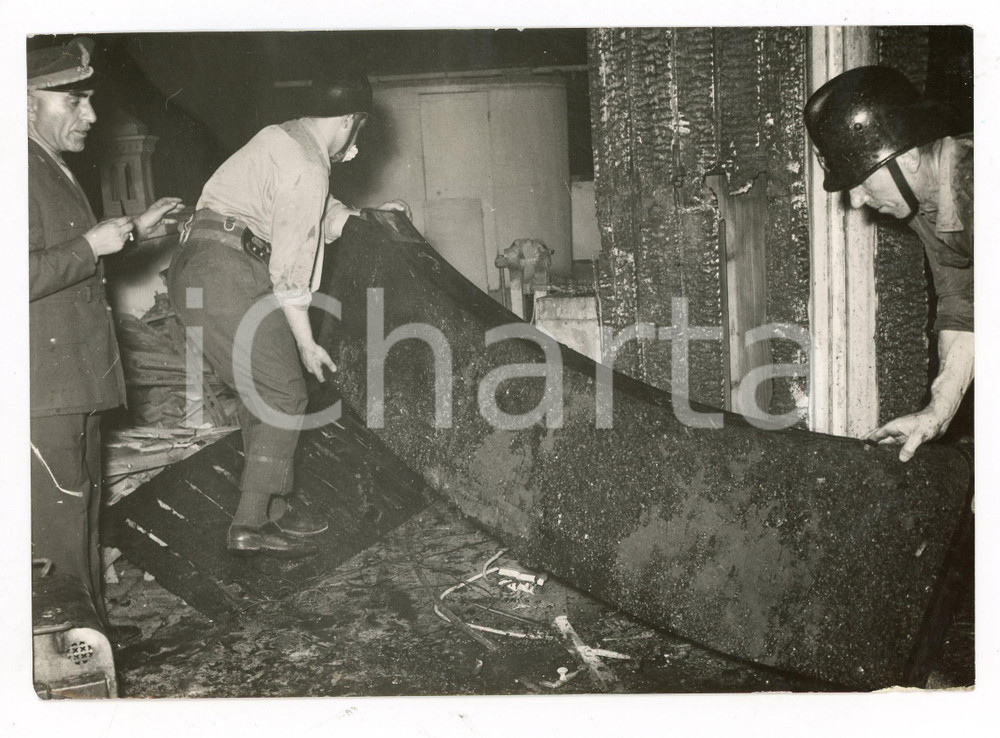 Fotografia d epoca originale 1958 ROMA  Incendio alla Specola di Monte Mario  Vigili del fuoco in azione 1