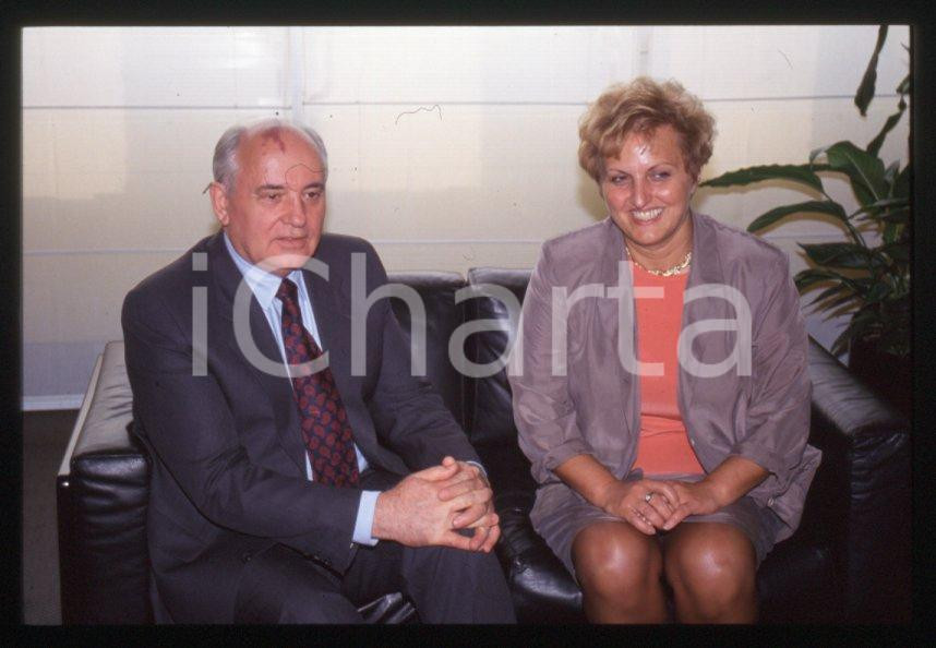 Fotografia d epoca originale 35mm vintage slide 1993 MILANO Michail GORBACHEV Fiorella GHILARDOTTI 5 1
