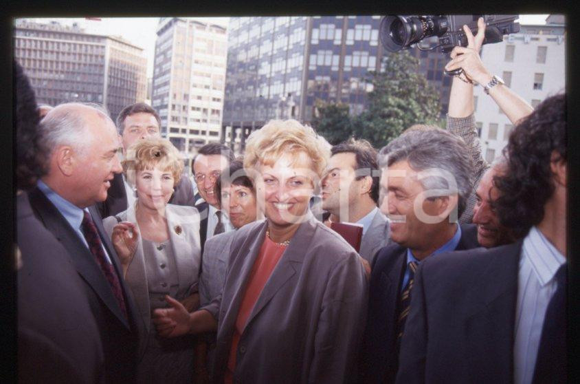Fotografia d epoca originale 35mm vintage slide 1993 MILANO Michail GORBACHEV Fiorella GHILARDOTTI 6 1