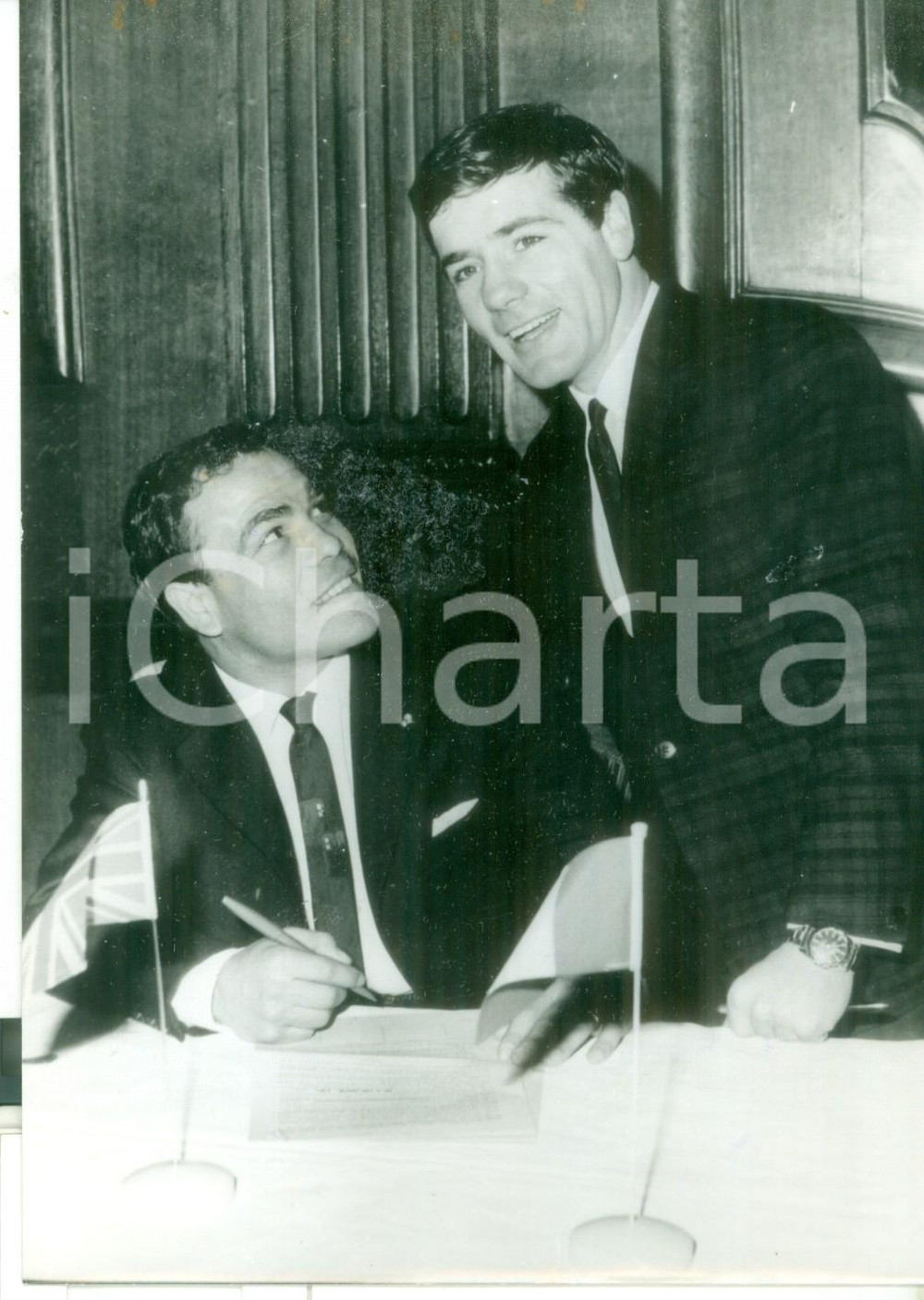 Fotografia d epoca originale 1966 LONDON Salvatore BURRUNI e Walter McGOWAN firmano per incontro PESI MOSCA 1
