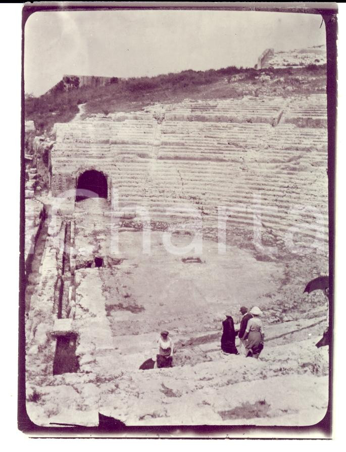 Fotografia d epoca originale 1913 SIRACUSA Turisti in visita al TEATRO GRECO Fotografia 1