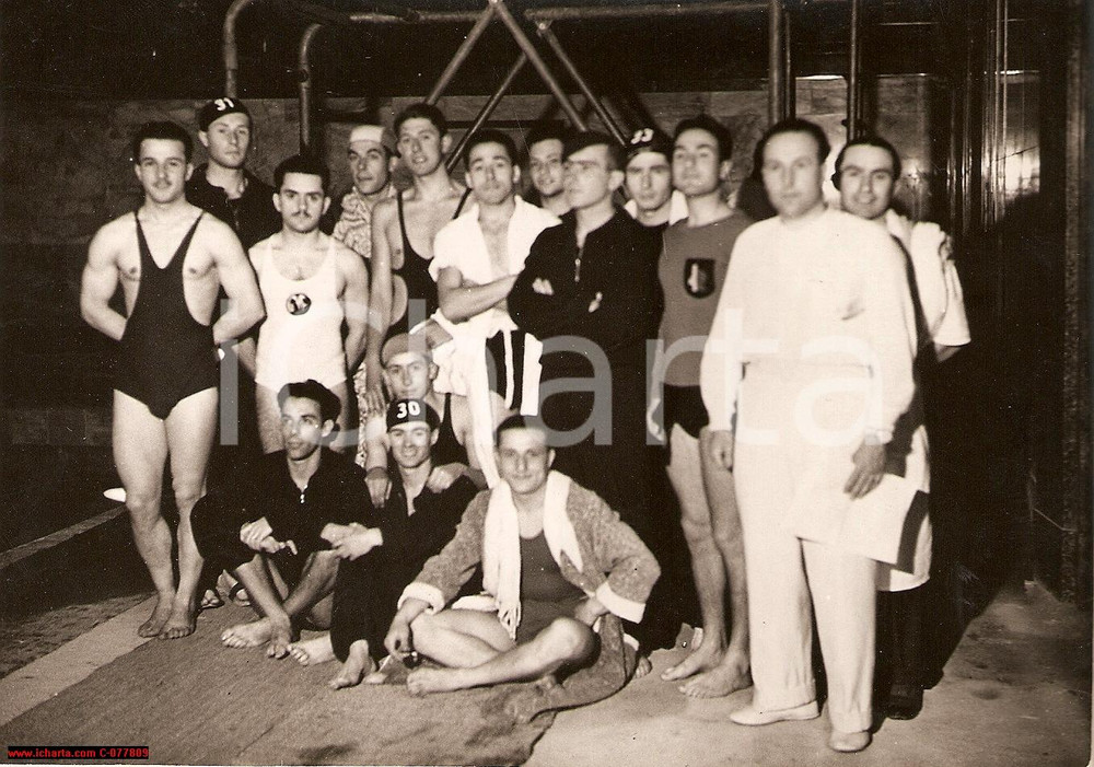 Fotografia d epoca originale 1935 ca MILANO LITTORIALI Squadra di nuoto e tuffi alla piscina coperta Foto 1
