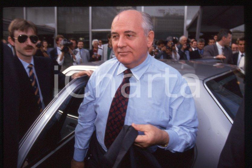 Fotografia d epoca originale 35mm vintage slide 1993 MILANO Michail GORBACHEV  Arrivo a Palazzo PIRELLI 2 1