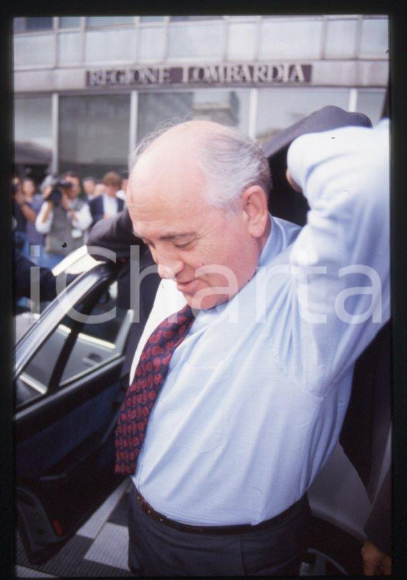 Fotografia d epoca originale 35mm vintage slide 1993 MILANO Michail GORBACHEV  Arrivo a Palazzo PIRELLI 4 1