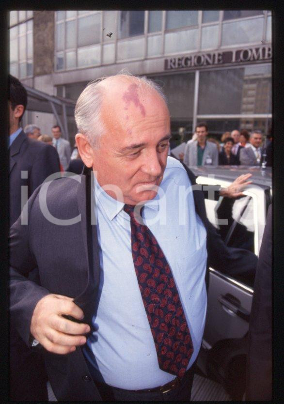 Fotografia d epoca originale 35mm vintage slide 1993 MILANO Michail GORBACHEV  Arrivo a Palazzo PIRELLI 8 1