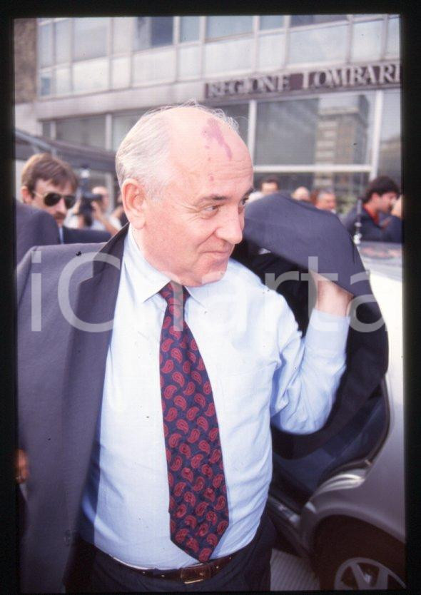 Fotografia d epoca originale 35mm vintage slide 1993 MILANO Michail GORBACHEV  Arrivo a Palazzo PIRELLI 9 1