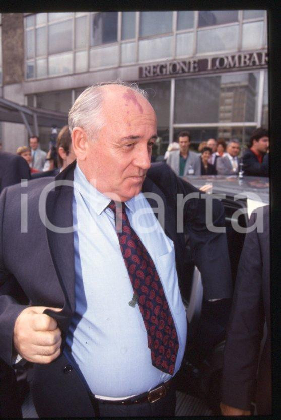 Fotografia d epoca originale 35mm vintage slide 1993 MILANO Michail GORBACHEV  Arrivo a Palazzo PIRELLI 10 1