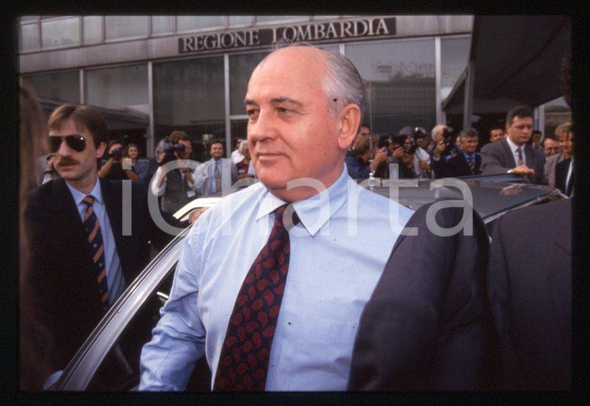 Fotografia d epoca originale 35mm vintage slide 1993 MILANO Michail GORBACHEV  Arrivo a Palazzo PIRELLI 13 1